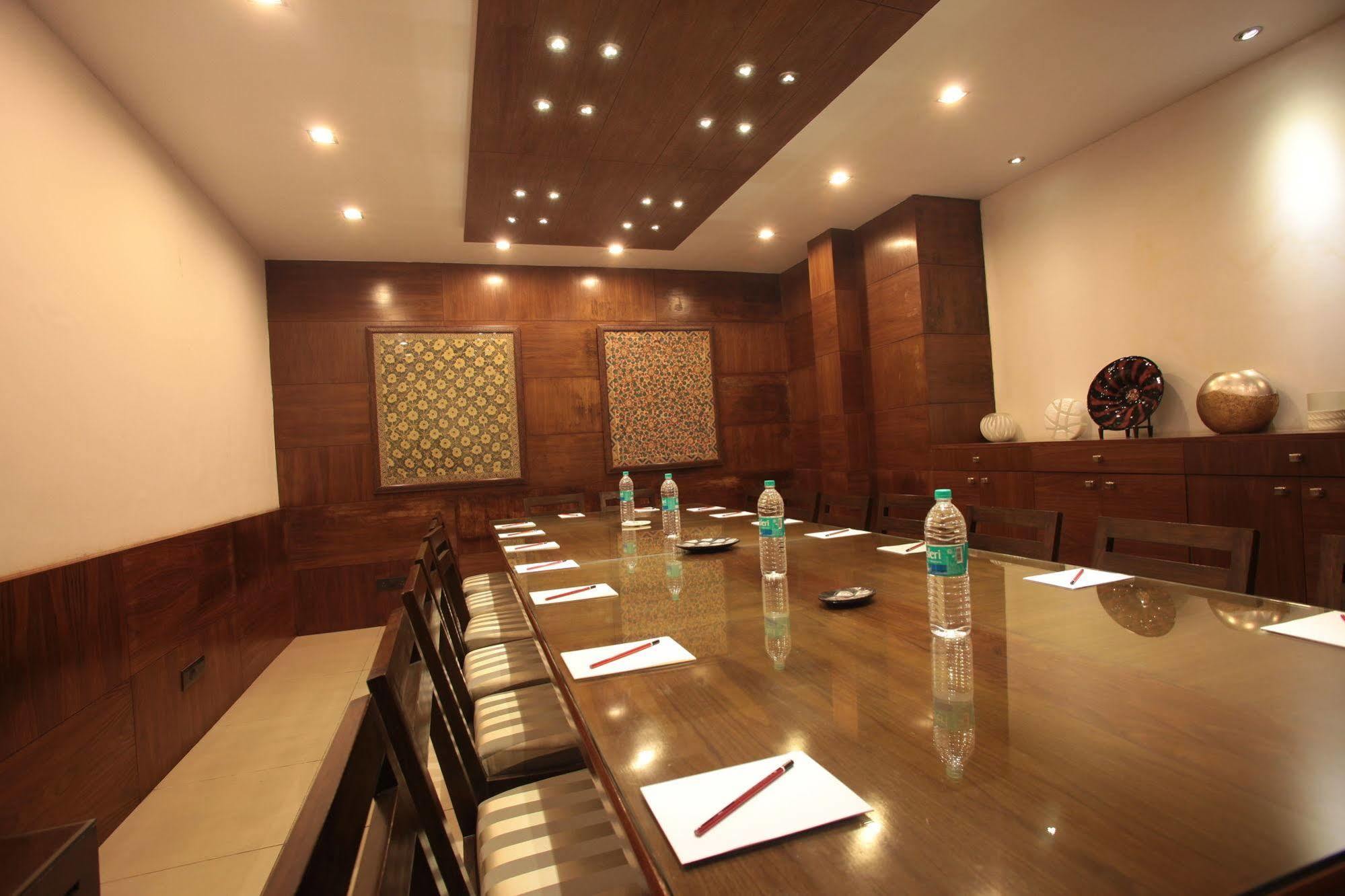 Hotel Justa Mg Road Bangalore Esterno foto