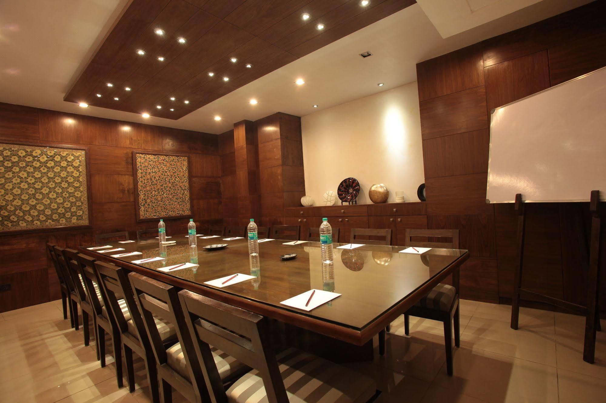 Hotel Justa Mg Road Bangalore Esterno foto